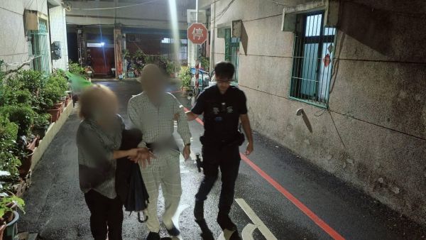 風雨夜迷途92歲翁　小港警搶時護返家1